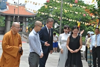 Bấm vào hình để xem slide Show