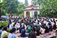 Ông Tây lên chùa “rửa bát trong chánh niệm”