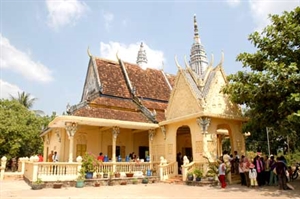 Sư Nê & tấm lòng với bà con nghèo Khmer