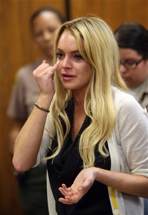 Lindsay Lohan theo đạo Phật để tĩnh tâm trong tù