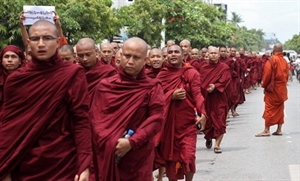 Myanmar: Hàng ngàn sư sãi tuần hành ủng hộ chủ trương trục xuất người Hồi giáo Rohingya