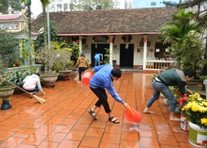 Sinh viên giúp nhà chùa trang hoàng Tết, 'trả nghĩa' kỳ thi đại học