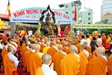 Phố phường náo nhiệt trong ngày Phật đản