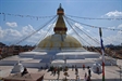 Giữa Katmandu huyên náo bụi bặm, có một khu Phật giáo tôn nghiêm
