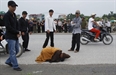 Hình ảnh nhà sư Việt quỳ lạy suốt 1.800 km được hãng thông tấn Anh Reuters chọn vào Top những hình ảnh ấn tượng nhất thế giới.