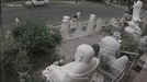 Camera giám sát phát hiện người phá hoại tượng Phật