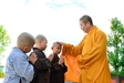 Hướng dẫn tuổi trẻ đến với Phật pháp