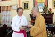 Tổng Giám mục TP.HCM thăm, chúc mừng Phật đản