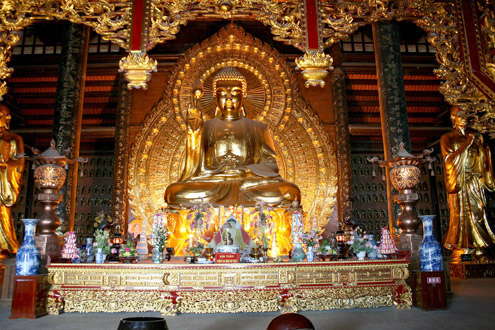 Pho tượng Phật Thích ca Mâu ni bằng đồng cao và nặng nhất, 150 tấn.