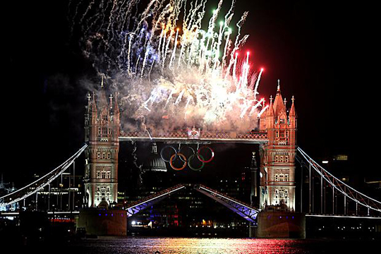 110377712 towerbrid 320457c Hình ảnh lễ khai mạc Olympic 2012 hoành tráng