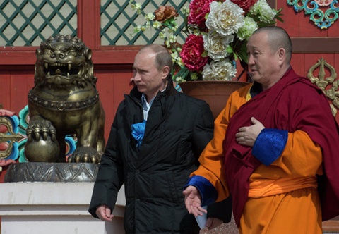 According to Putin, the federal government and regional authorities are “always at [the Buddhists’] disposal and ready to support them.” Vladimir Putin and Lama Damba Ayusheyev, head of the Buddhist Sangha of Russia.