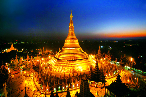 Shwedagon lung linh trong ánh đèn - pb