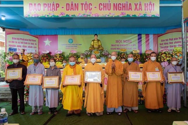 Hội nghị tổng kết hoạt động Phật sự, chuẩn y nhân sự Ban Trị sự GHPGVN huyện Phú Ninh (2021-2026) ảnh 4